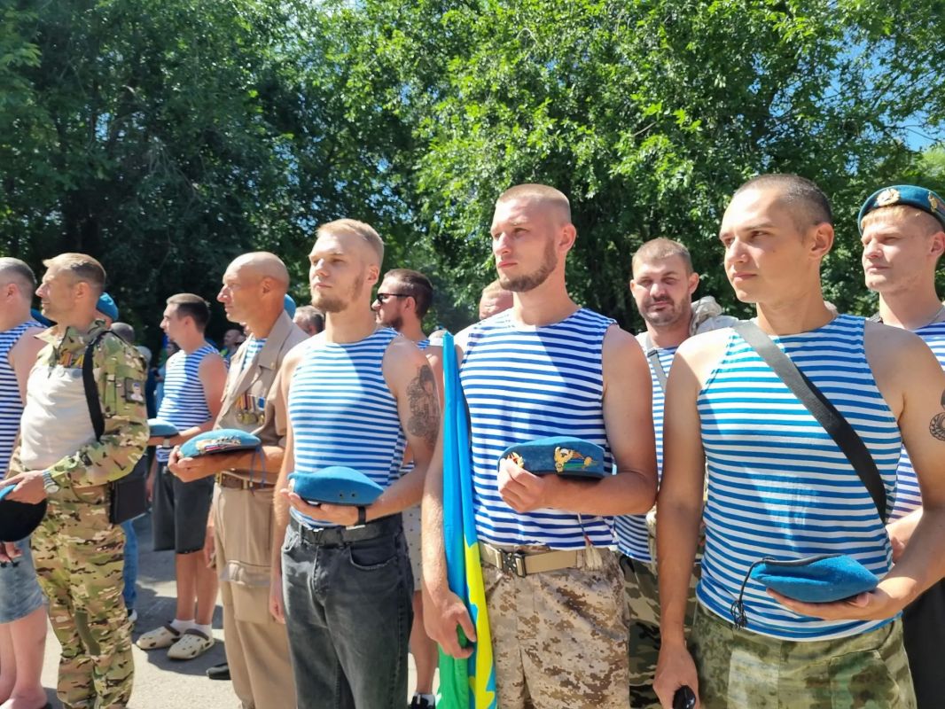 Никто, кроме нас!. Сегодня Тольятти вместе со всей страной отмечает День Воздушно-десантных войск Никто, кроме нас!. Сегодня Тольятти вместе со всей страной отмечает День Воздушно-десантных войск