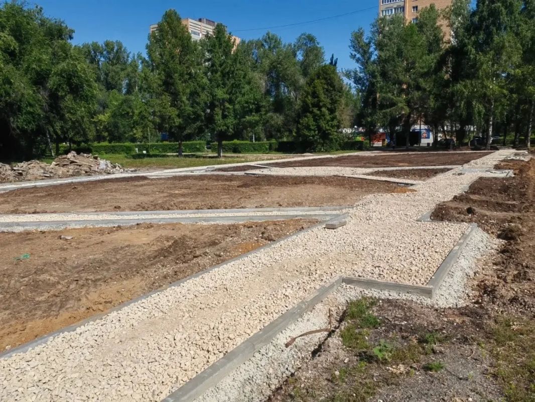 В 4 квартале Тольятти продолжаются работы по благоустройству сквера В 4 квартале Тольятти продолжаются работы по благоустройству сквера