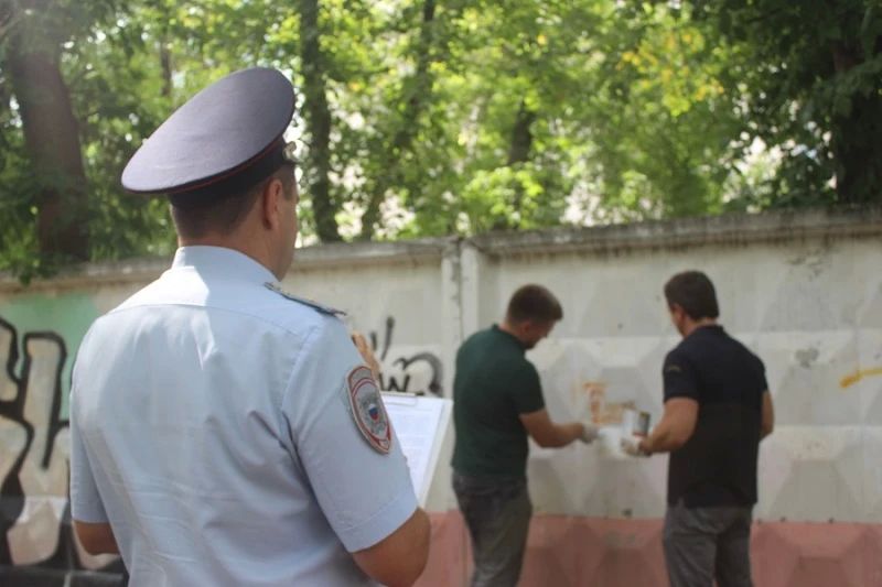 В Самарской области полицейские и общественники продолжают принимать участие в мероприятиях, направленных на выявление незаконной рекламы распространения запрещенных веществ В Самарской области полицейские и общественники продолжают принимать участие в мероприятиях, направленных на выявление незаконной рекламы распространения запрещенных веществ