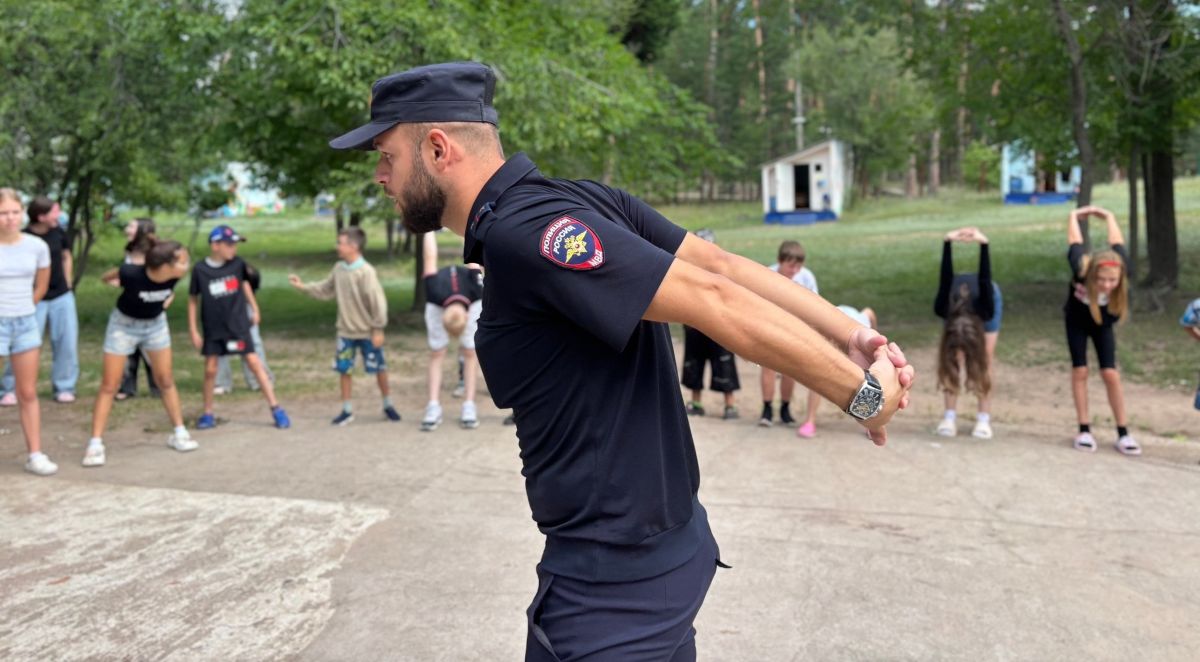 Сегодня сотрудники #ГосавтоинспекцииТольятти совместно со старшим специалистом отделения профессиональной подготовки У МВД России по г. Тольятти провели профилактическое мероприятие «Зарядка со стражем порядка» в детском... Сегодня сотрудники #ГосавтоинспекцииТольятти совместно со старшим специалистом отделения профессиональной подготовки У МВД России по г. Тольятти провели профилактическое мероприятие «Зарядка со стражем порядка» в детском...
