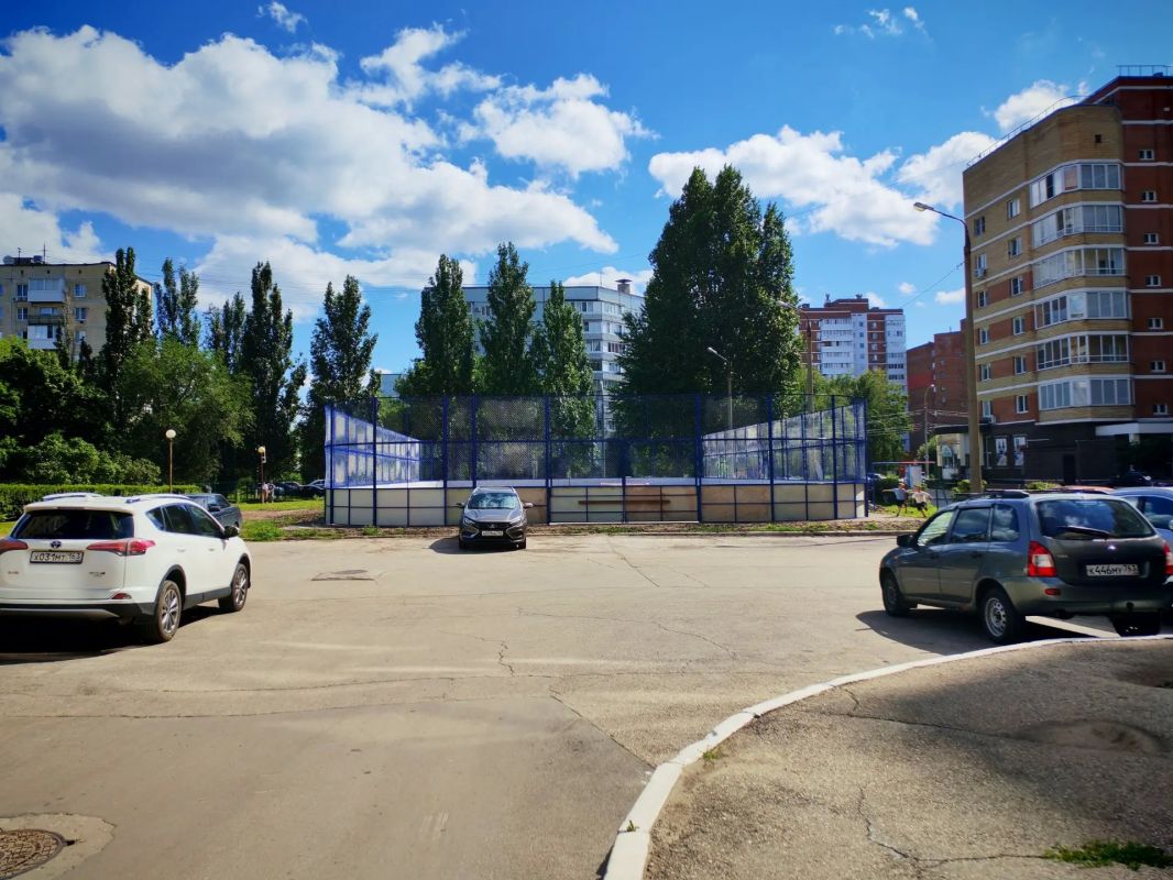 В Тольятти ремонтируют спортлощадки и хоккейные корты В Тольятти ремонтируют спортлощадки и хоккейные корты