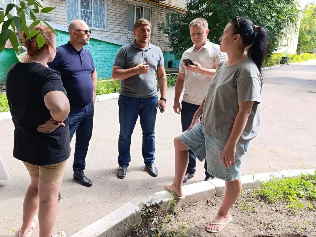 Качественно и в срок. В Тольятти продолжается приемка внутриквартальных проездов и придомовых территорий, где выполнялись работы в рамках муниципальной программы «Благоустройство территории городского округа Тольятти на... Качественно и в срок. В Тольятти продолжается приемка внутриквартальных проездов и придомовых территорий, где выполнялись работы в рамках муниципальной программы «Благоустройство территории городского округа Тольятти на...
