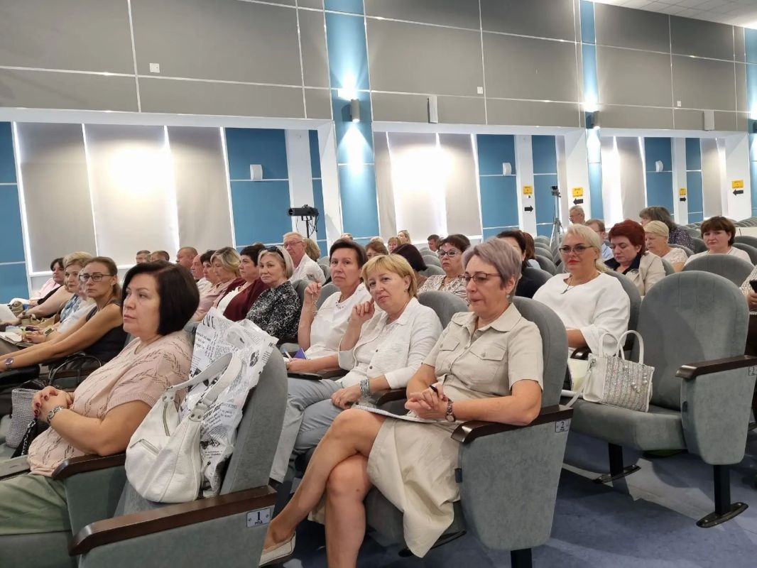 Есть чем гордиться. В преддверии нового учебного года в Тольятти прошла стратегическая сессия, в которой приняли участие руководители образовательных учреждений города и региона, представители власти, эксперты отрасли Есть чем гордиться. В преддверии нового учебного года в Тольятти прошла стратегическая сессия, в которой приняли участие руководители образовательных учреждений города и региона, представители власти, эксперты отрасли