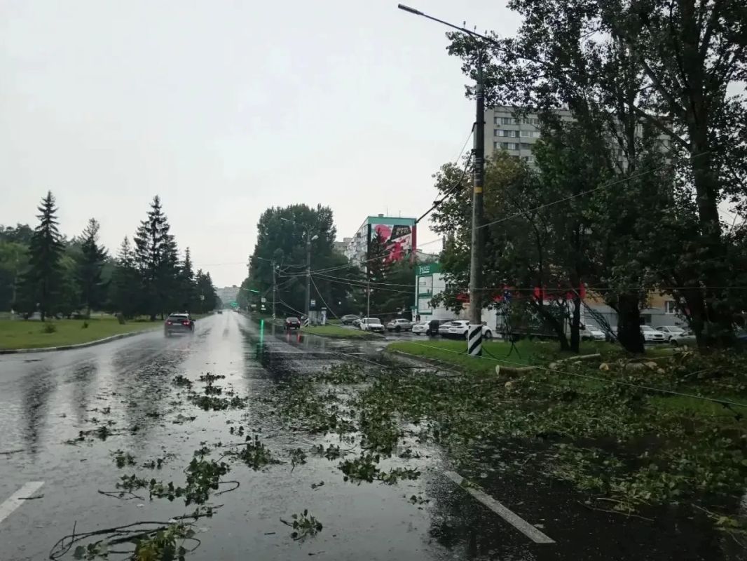 Более сотни зданий Самарской области повредил ураган 9 августа Более сотни зданий Самарской области повредил ураган 9 августа