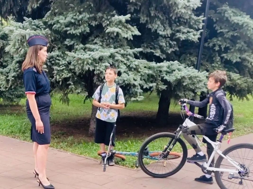 Сотрудники #ГосавтоинспекцииТольятти продолжают проводить профилактические рейды в местах скопления несовершеннолетних участников дорожного движения: парках , скверах и дворовых территориях города Тольятти Сотрудники #ГосавтоинспекцииТольятти продолжают проводить профилактические рейды в местах скопления несовершеннолетних участников дорожного движения: парках , скверах и дворовых территориях города Тольятти