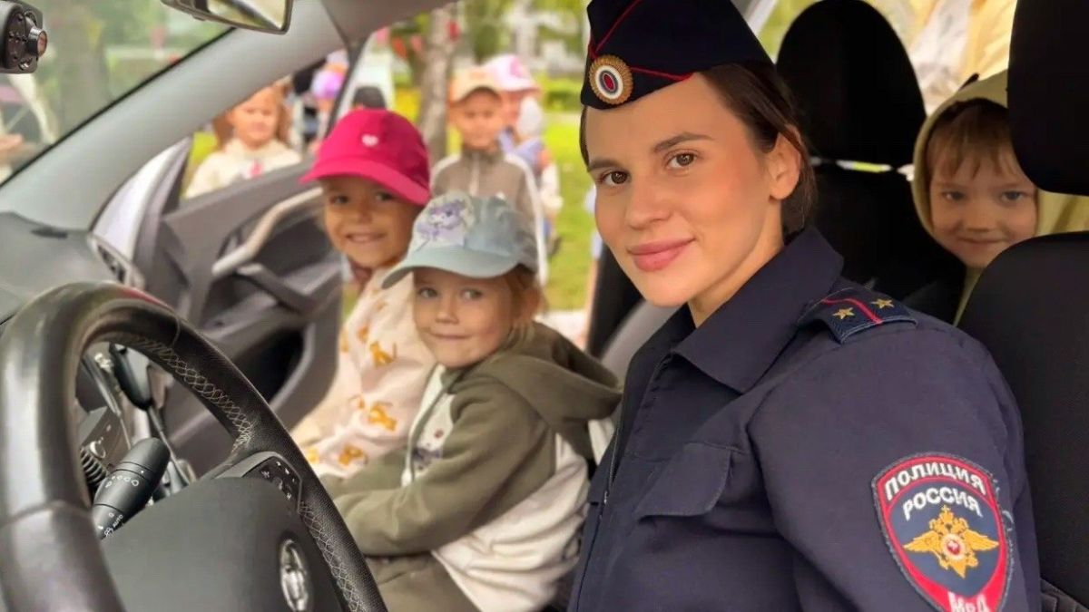 Дорожные инспекторы Тольятти продолжают проводить в детских садах города профилактические мероприятия по безопасности дорожного движения Дорожные инспекторы Тольятти продолжают проводить в детских садах города профилактические мероприятия по безопасности дорожного движения