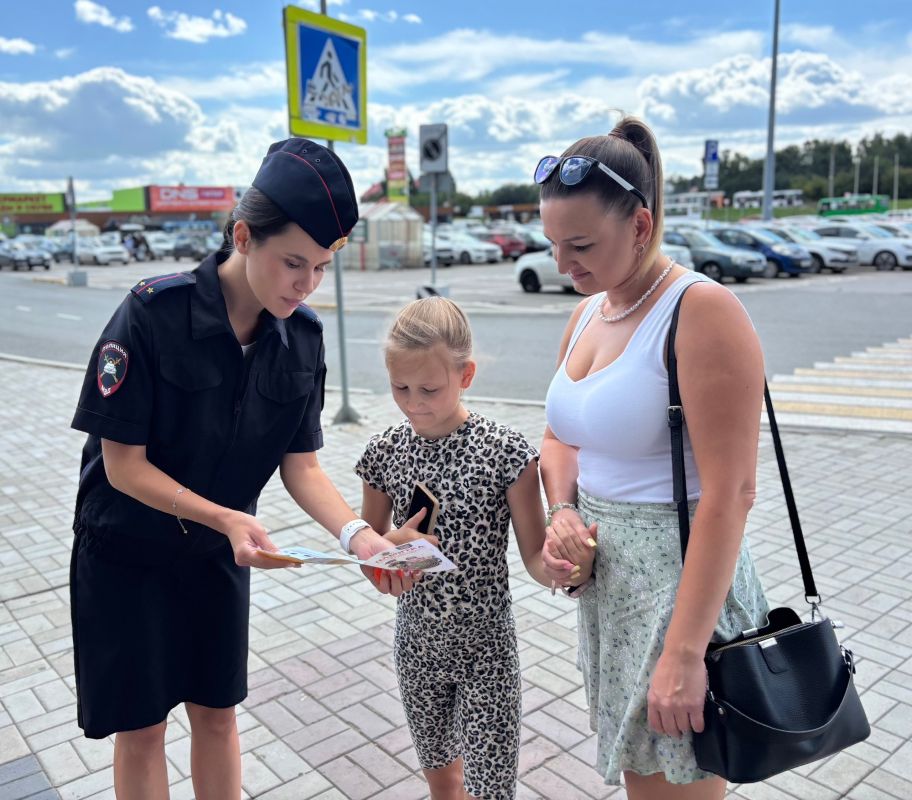 Сотрудники #ГосавтоинспекцииТольятти проводят профилактические мероприятия вблизи торговых центров Сотрудники #ГосавтоинспекцииТольятти проводят профилактические мероприятия вблизи торговых центров