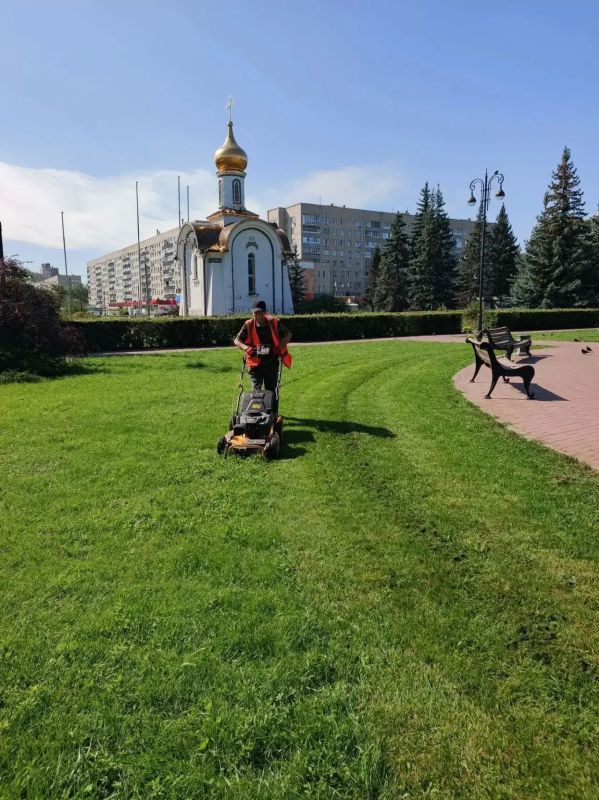 Сегодня в Тольятти продолжается активная подготовка города к 1 сентября Сегодня в Тольятти продолжается активная подготовка города к 1 сентября