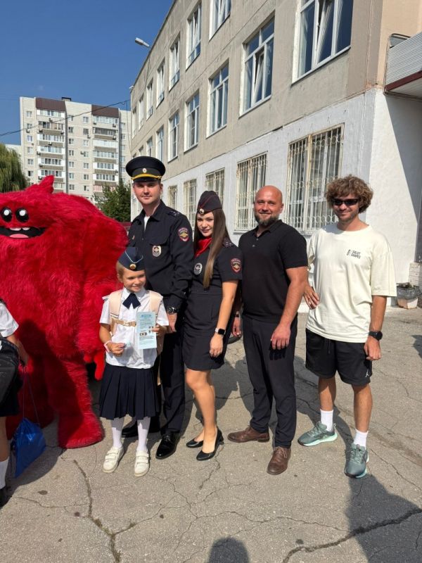 1 сентября сотрудники #ГосавтоинспекцииТольятти приняли участие в школьных линейках и напомнили детям о правилах безопасного поведения на дороге 1 сентября сотрудники #ГосавтоинспекцииТольятти приняли участие в школьных линейках и напомнили детям о правилах безопасного поведения на дороге