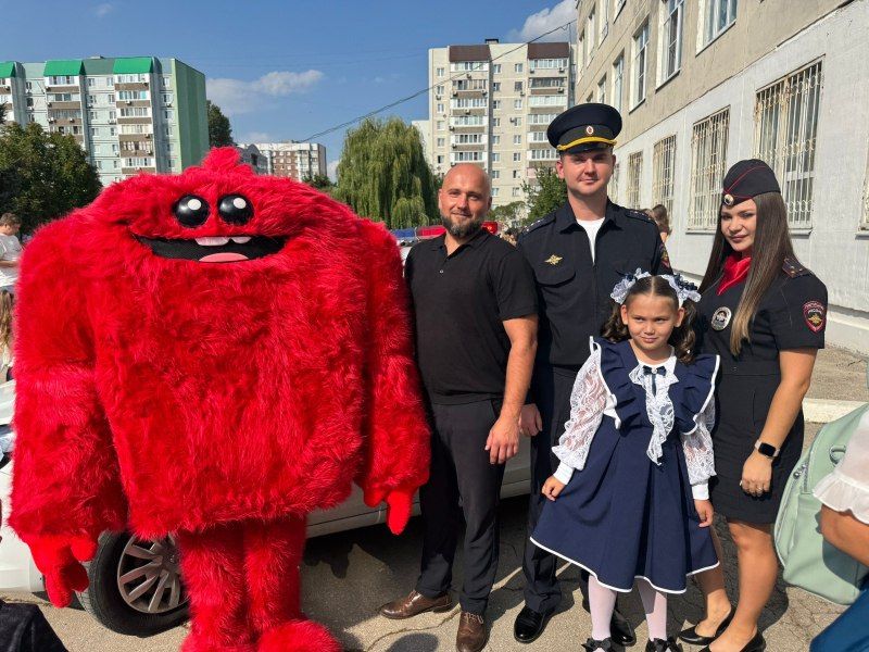 1 сентября сотрудники #ГосавтоинспекцииТольятти приняли участие в школьных линейках и напомнили детям о правилах безопасного поведения на дороге 1 сентября сотрудники #ГосавтоинспекцииТольятти приняли участие в школьных линейках и напомнили детям о правилах безопасного поведения на дороге