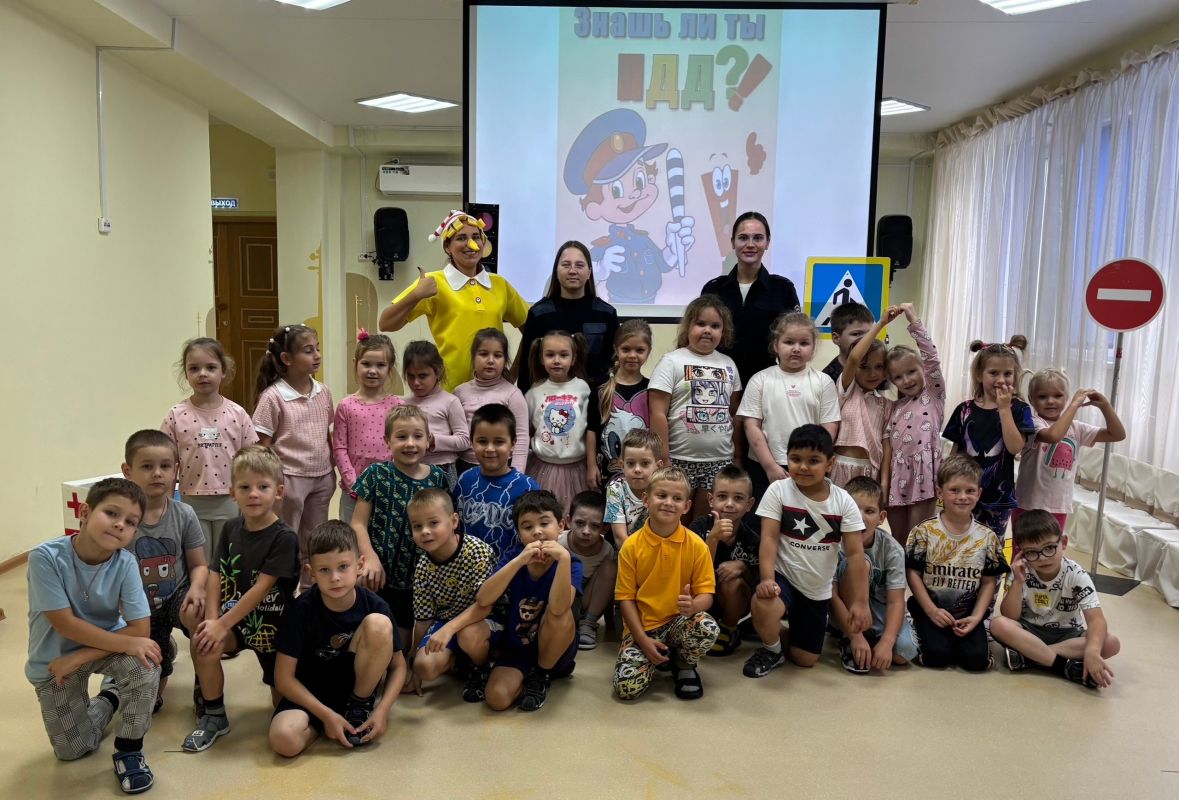Сегодня сотрудники #ГосавтоинспекцииТольятти провели познавательный урок по дорожной безопасности с ребятами из детского сада № 207 «Эдельвейс» Сегодня сотрудники #ГосавтоинспекцииТольятти провели познавательный урок по дорожной безопасности с ребятами из детского сада № 207 «Эдельвейс»