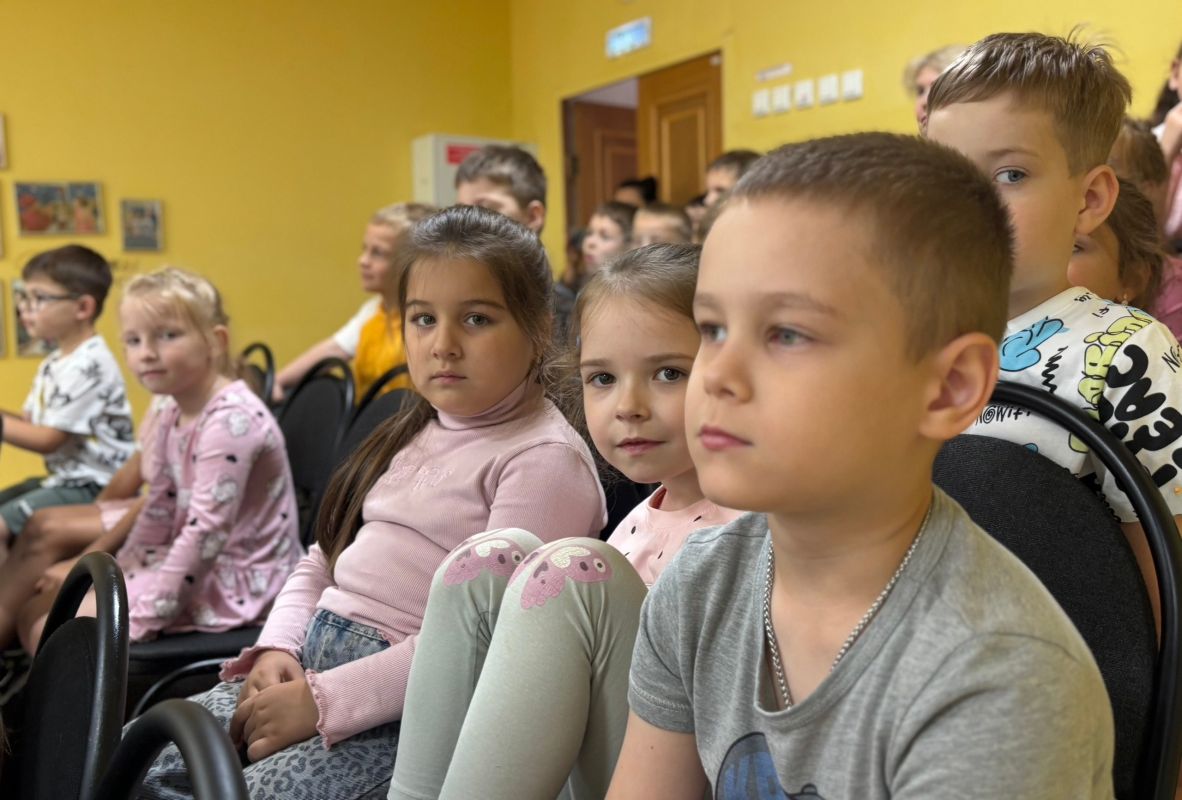 Сегодня сотрудники #ГосавтоинспекцииТольятти провели познавательный урок по дорожной безопасности с ребятами из детского сада № 207 «Эдельвейс» Сегодня сотрудники #ГосавтоинспекцииТольятти провели познавательный урок по дорожной безопасности с ребятами из детского сада № 207 «Эдельвейс»