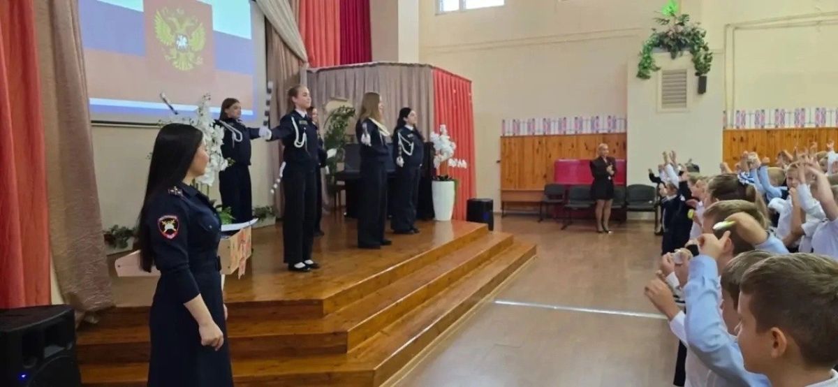 В Тольятти во всех школах состоялось «Посвящение первоклассников в пешеходы» В Тольятти во всех школах состоялось «Посвящение первоклассников в пешеходы»