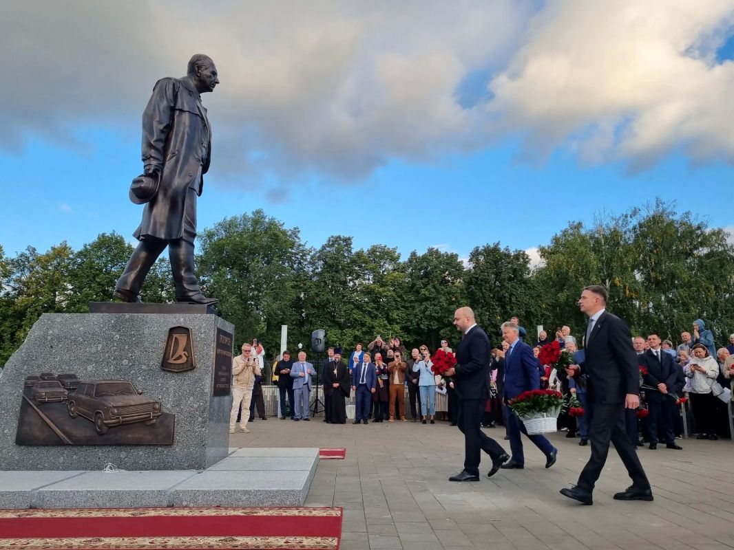 Останется жить в сердцах и в мыслях Останется жить в сердцах и в мыслях