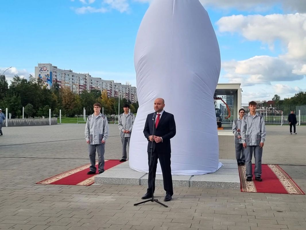 Останется жить в сердцах и в мыслях Останется жить в сердцах и в мыслях