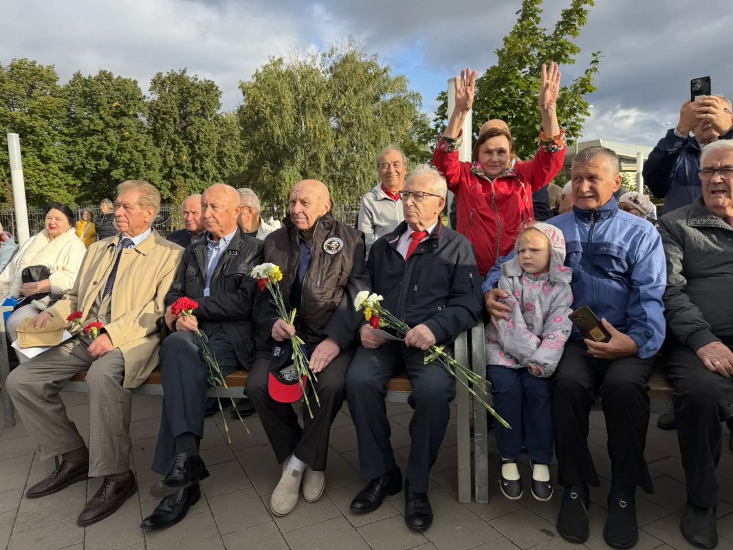 Илья Сухих: В честь 60-летия АВТОВАЗа в Тольятти открыт памятник первому генеральному директору нашего автогиганта Виктору Николаевичу Полякову Илья Сухих: В честь 60-летия АВТОВАЗа в Тольятти открыт памятник первому генеральному директору нашего автогиганта Виктору Николаевичу Полякову