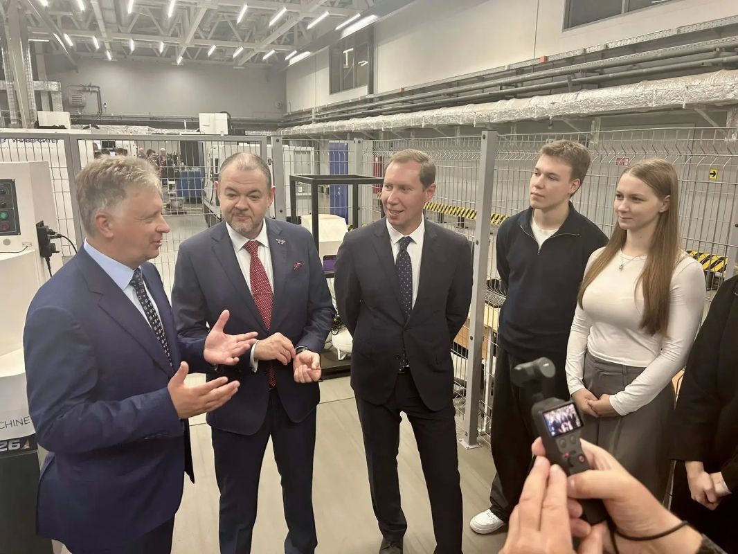 «ГибридТех» и АВТОВАЗ создали первый российский роботизированный комплекс ультразвуковой сварки для деталей интерьера LADA «ГибридТех» и АВТОВАЗ создали первый российский роботизированный комплекс ультразвуковой сварки для деталей интерьера LADA