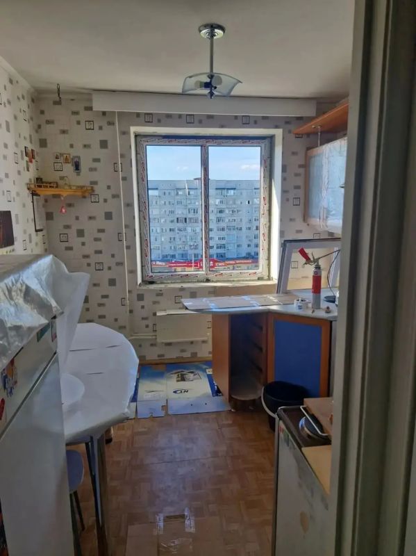В Тольятти приступили к остеклению домов, пострадавших от атак БПЛА В Тольятти приступили к остеклению домов, пострадавших от атак БПЛА
