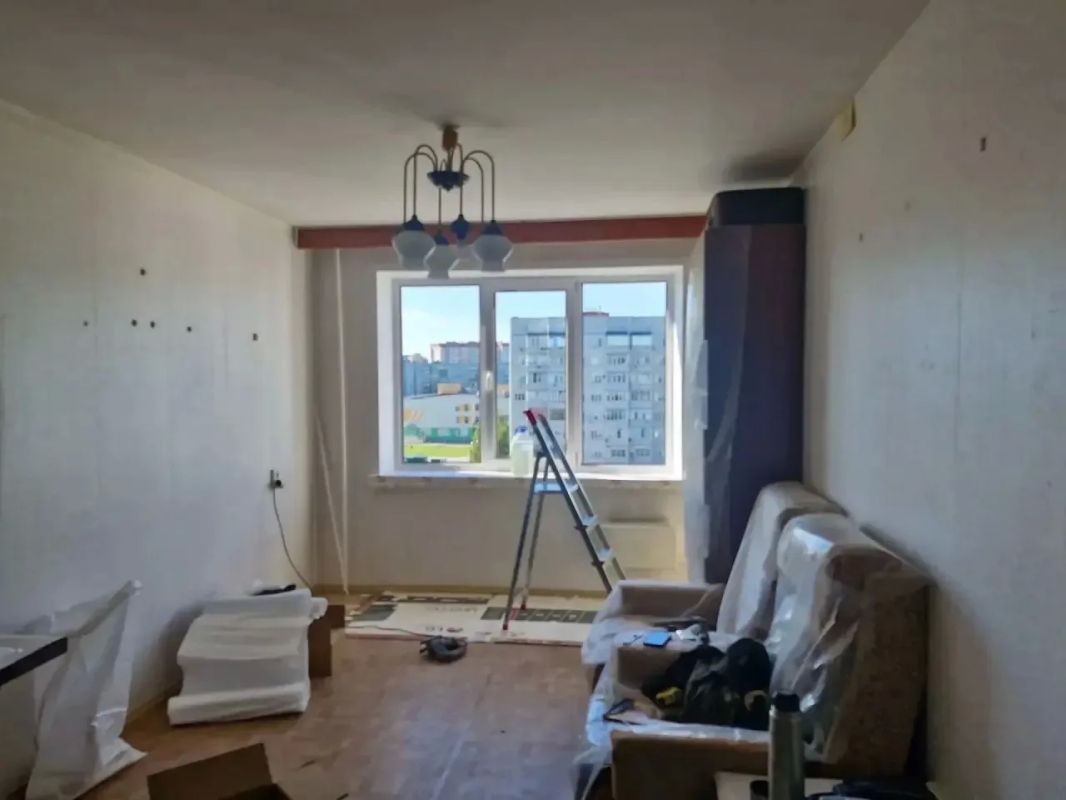 В Тольятти приступили к остеклению домов, пострадавших от атак БПЛА В Тольятти приступили к остеклению домов, пострадавших от атак БПЛА