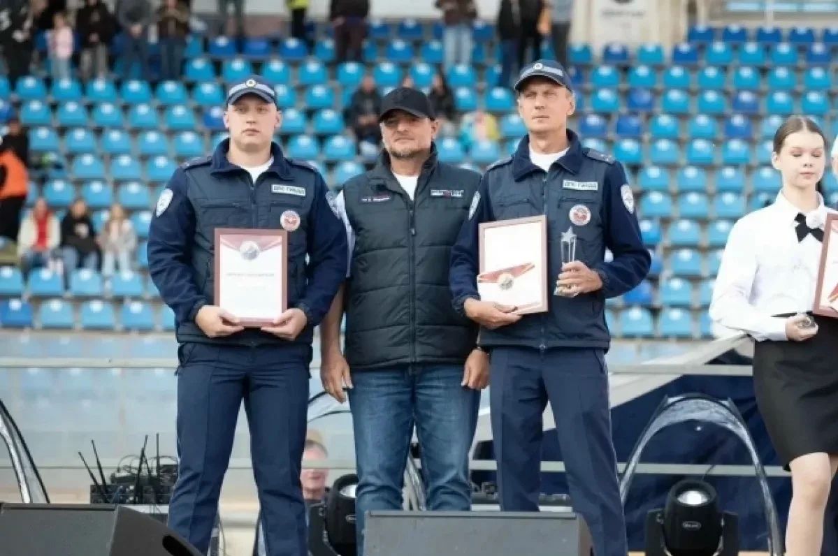 Тольяттинские инспекторы ДПС спасли двухлетнего ребёнка