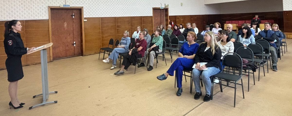 Сотрудники #ГосавтоинспекцииТольятти продолжают проводить профилактические беседы на родительских собраниях Сотрудники #ГосавтоинспекцииТольятти продолжают проводить профилактические беседы на родительских собраниях