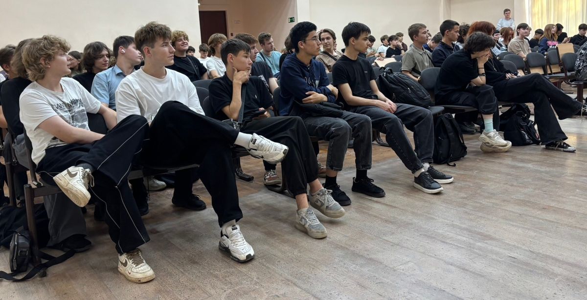 Сотрудники #ГосавтоинспекцииТольятти проводят краткие краш-курсы #TLTбезДТП для студентов колледжей Сотрудники #ГосавтоинспекцииТольятти проводят краткие краш-курсы #TLTбезДТП для студентов колледжей