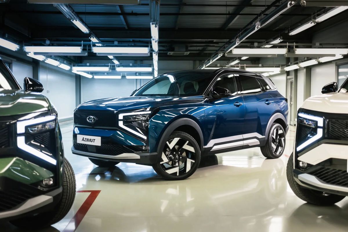 В Тольятти началось серийное производство Lada Azimut – первого кроссовера АвтоВАЗа, передает корреспондент Autonews.ru. Церемонию старта посетил глава Минпромторга Антон Алиханов В Тольятти началось серийное производство Lada Azimut – первого кроссовера АвтоВАЗа, передает корреспондент Autonews.ru. Церемонию старта посетил глава Минпромторга Антон Алиханов