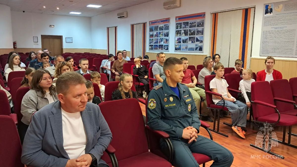 В областном управлении МЧС России наградили победителей творческих конкурсов В областном управлении МЧС России наградили победителей творческих конкурсов