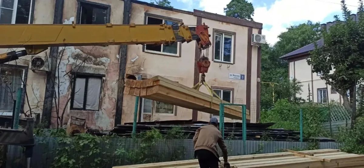Илья Сухих: Завершили восстановление кровли, фасада и коммуникаций в жилом доме по ул. Морская, 3 после пожара Илья Сухих: Завершили восстановление кровли, фасада и коммуникаций в жилом доме по ул. Морская, 3 после пожара