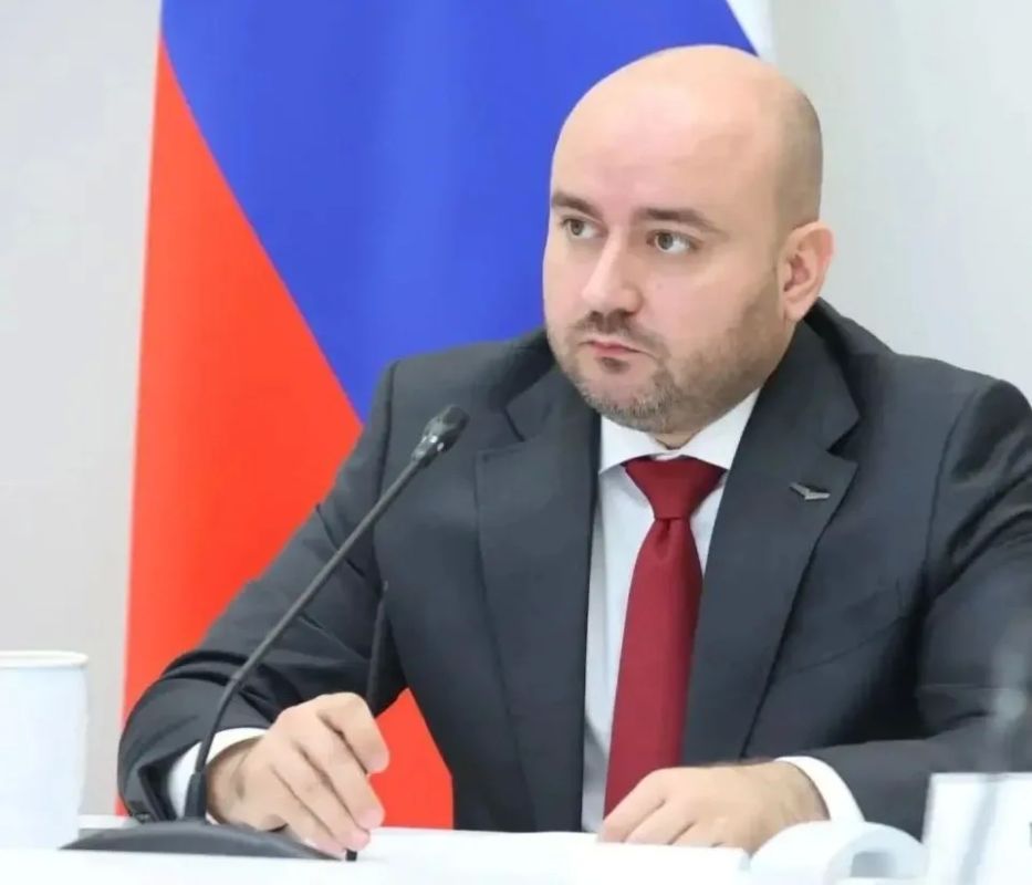 - Провел в открытом режиме оперативное совещание правительства Самарской области - Провел в открытом режиме оперативное совещание правительства Самарской области