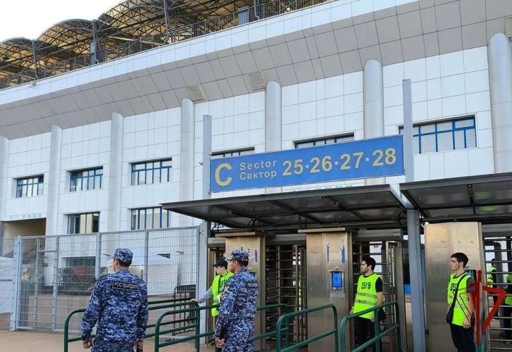 Росгвардейцы обеспечили безопасность футбольного матча РПЛ в Дагестане Росгвардейцы обеспечили безопасность футбольного матча РПЛ в Дагестане