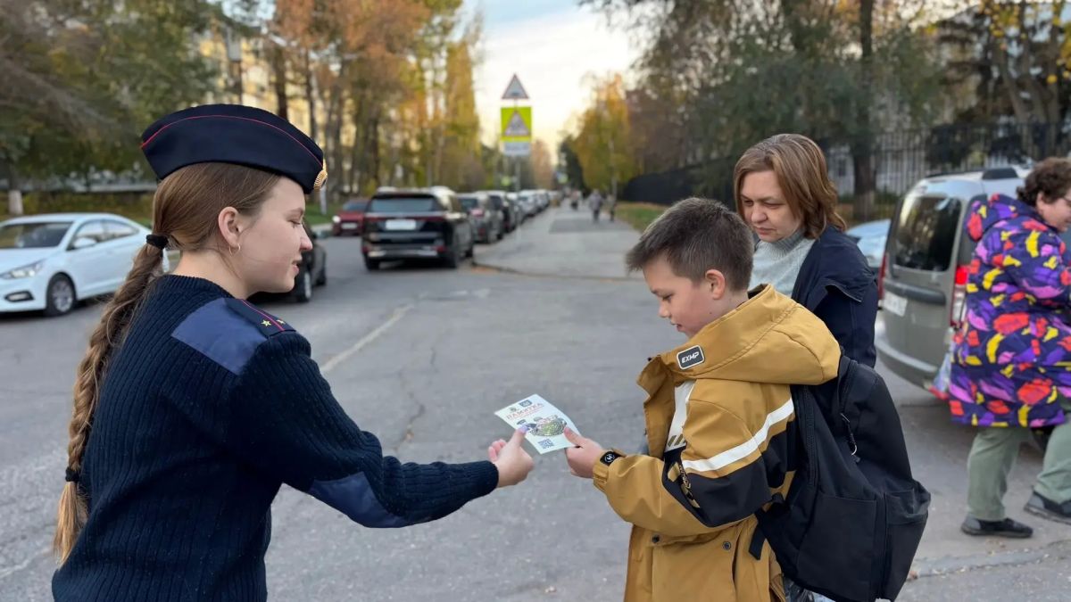 В Тольятти у школы № 94 прошёл «Родительский патруль» В Тольятти у школы № 94 прошёл «Родительский патруль»