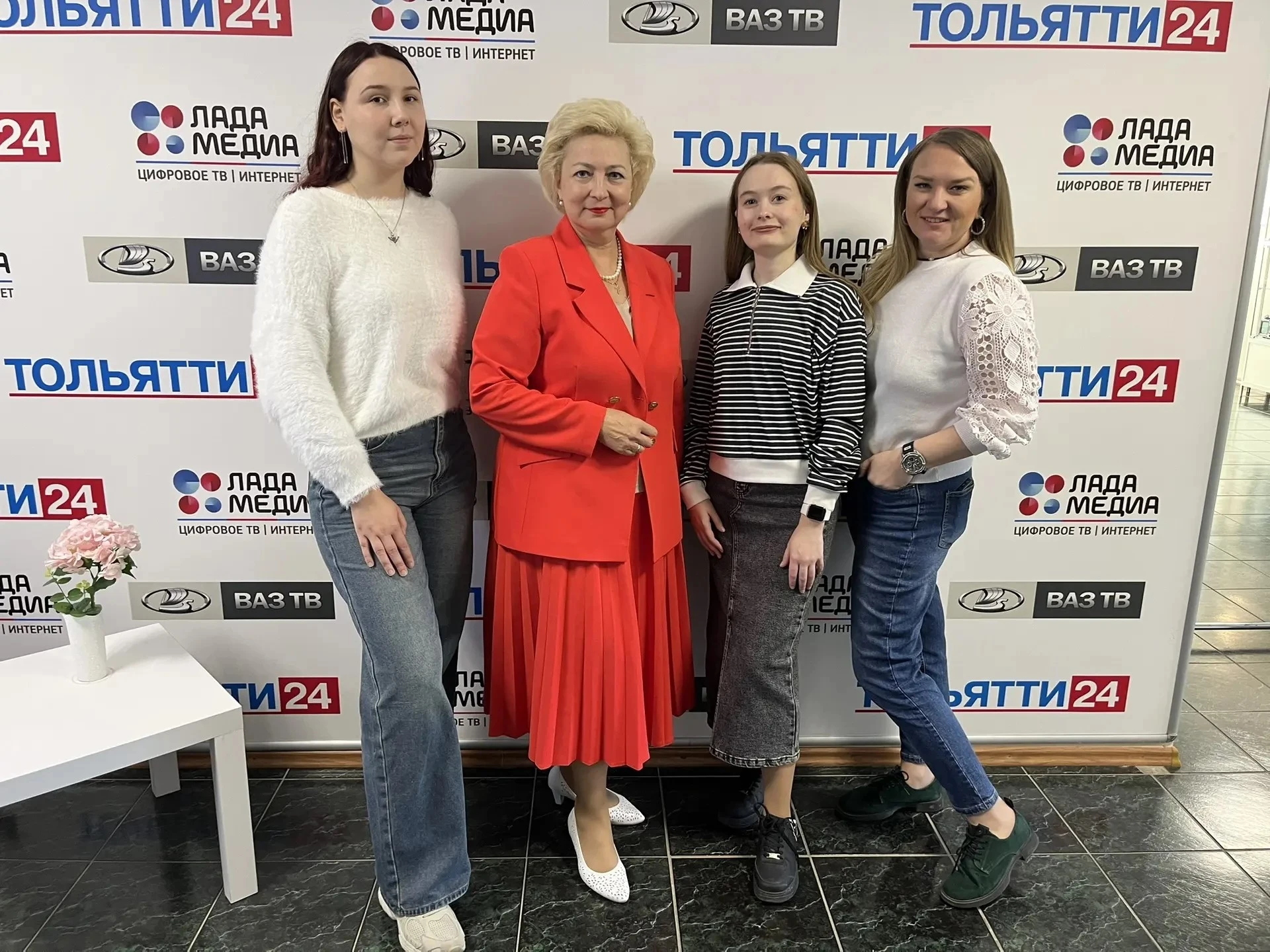 Интересно, какое желание загадали наши гости из Луганска на скамейке желаний "ЛАДА-МЕДИА"? Ведь оно обязательно сбудется!