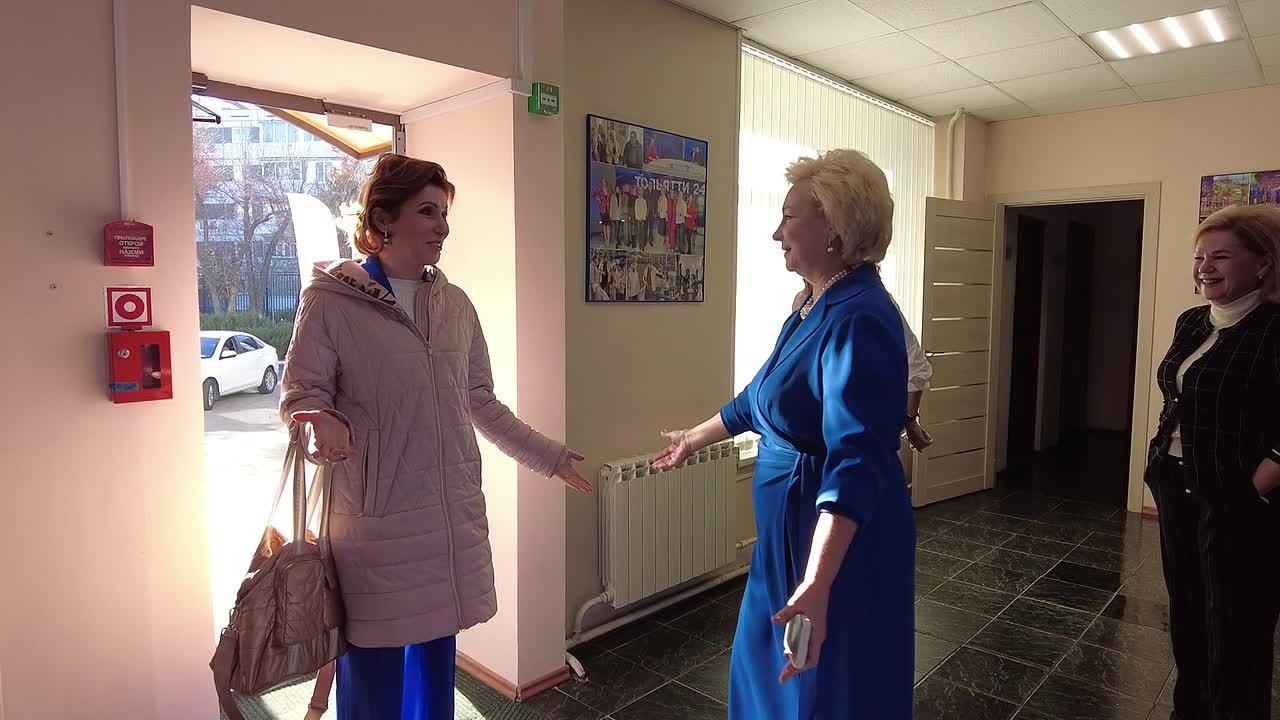 - Как у вас здорово! - звезда "Первого канала" Светлана Зейналова приехала в нашу телекомпанию "ЛАДА-МЕДИА"